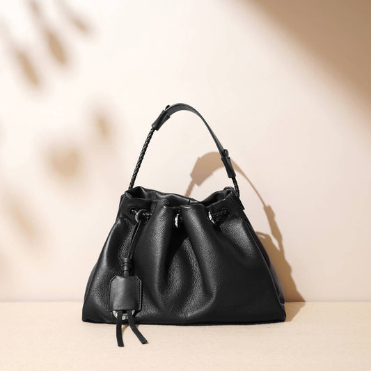 Small and exquisite leather women's bag