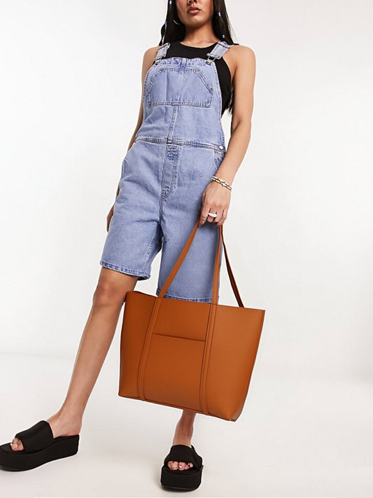 Quality ChoiceThe large handbag looks more elegant